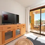 Las Olas - Coastal Escape With Charm & Comfort